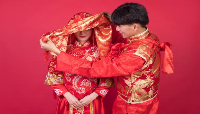做梦梦见自己年纪大了还没结婚