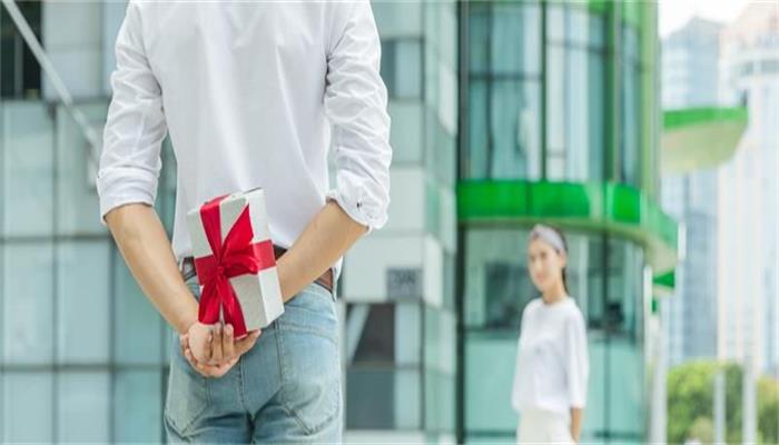 女人做梦梦见舅舅是什么意思