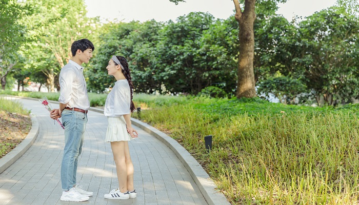 做梦梦见分手很久的前女友