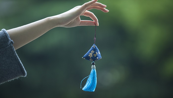 做梦梦见荷包是什么意思 做梦梦见荷包有什么预兆