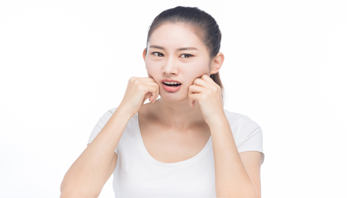 女人做梦梦见牙里扯出虫子