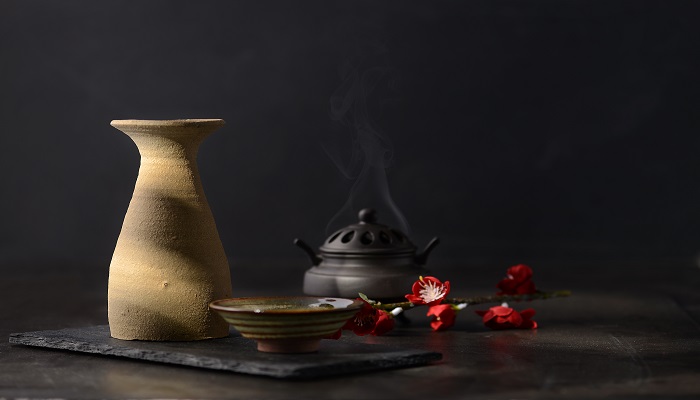 做梦梦见几案 香几是什么意思 做梦梦见几案 香几有什么预兆