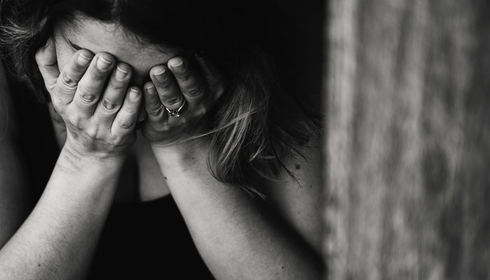 做梦梦见抱着死去的亲人大哭