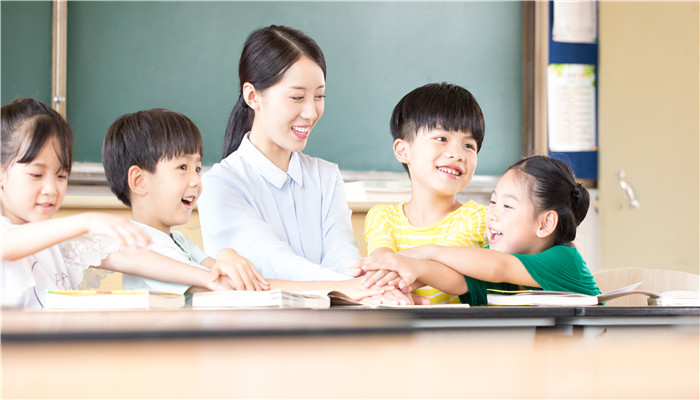 做梦梦见回到学校上课还有老师