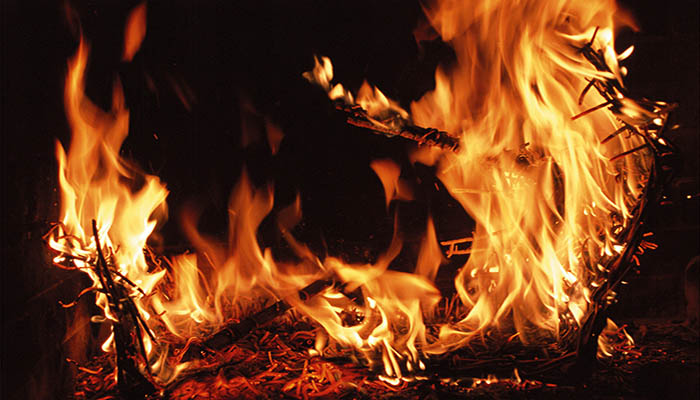 做梦梦见着火了又拿水灭了