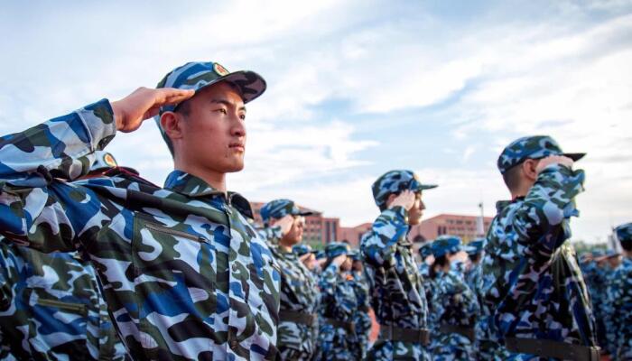 男人做梦梦见自己去当兵