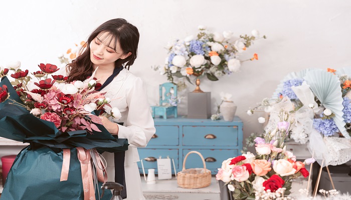 女人做梦梦见娘家亲戚是什么意思 女人做梦梦见娘家亲戚有什么预兆