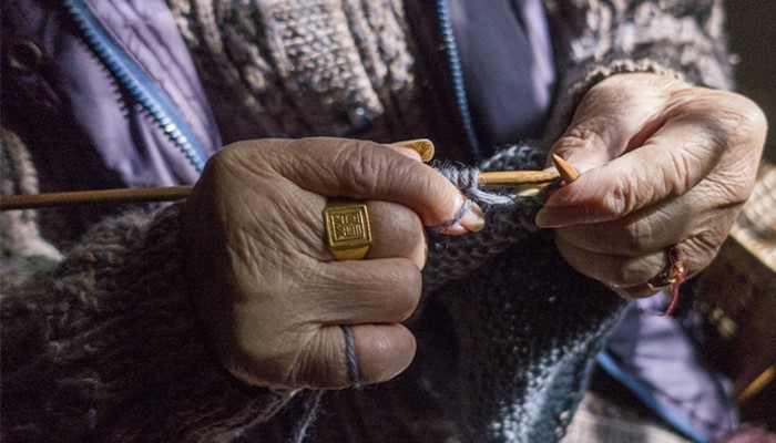 做梦梦见织毛衣是什么意思