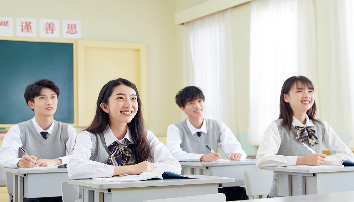 女人做梦梦见在课堂上听课
