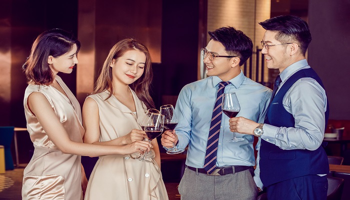 做梦梦见酒吧是什么意思 做梦梦见酒吧有什么预兆