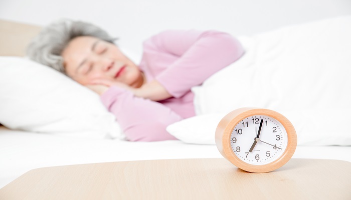 做梦梦见屋子漏雨是什么意思 做梦梦见屋子漏雨有什么预兆