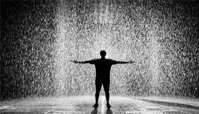 做梦梦见淋雨是什么意思 做梦梦见淋雨有什么预兆