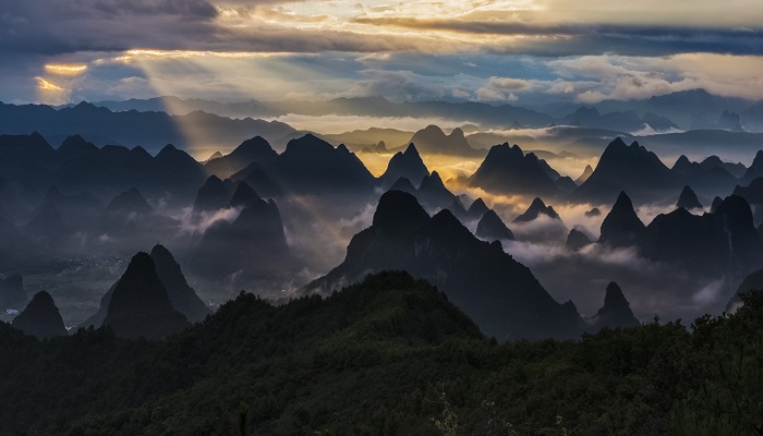 做梦梦见我们要去爬山是什么意思 做梦梦见我们要去爬山有什么预兆