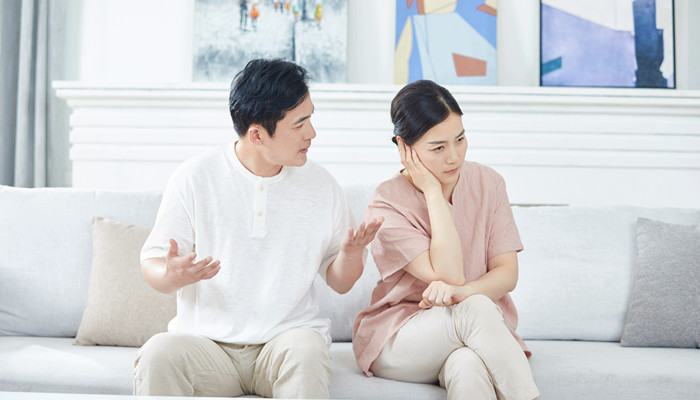 做梦梦见别人吵架是什么预兆