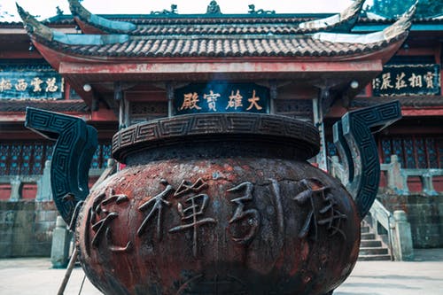 做梦梦见进寺庙什么意思