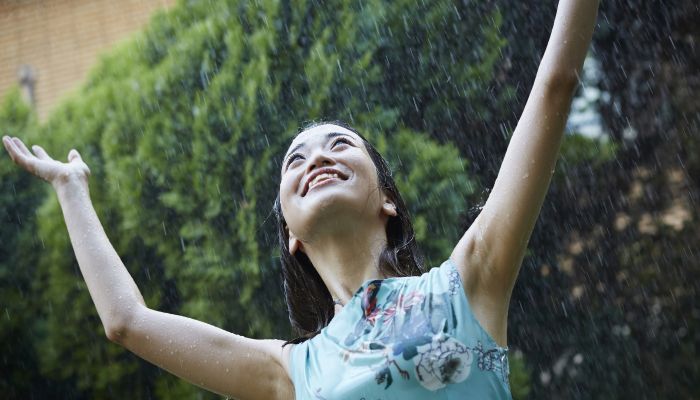 已婚女人做梦梦见倾盆大雨是什么意思 已婚女人做梦梦见倾盆大雨有什么预兆
