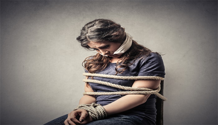 女人做梦梦见自己被绑架