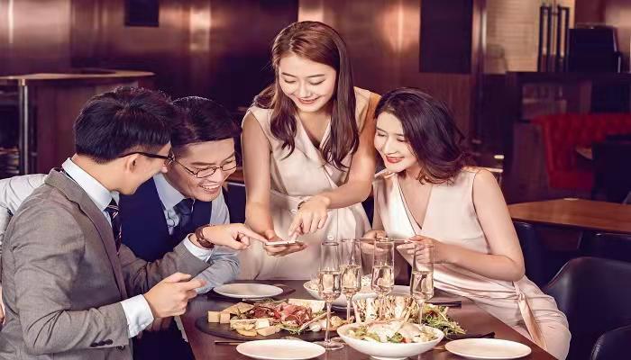 做梦梦见吃婚宴什么意思 做梦梦见吃婚宴什么预兆