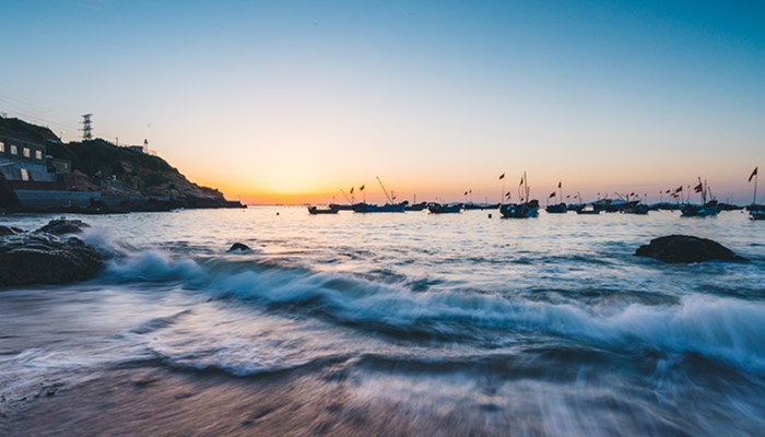 做梦梦见海水向自己涌来