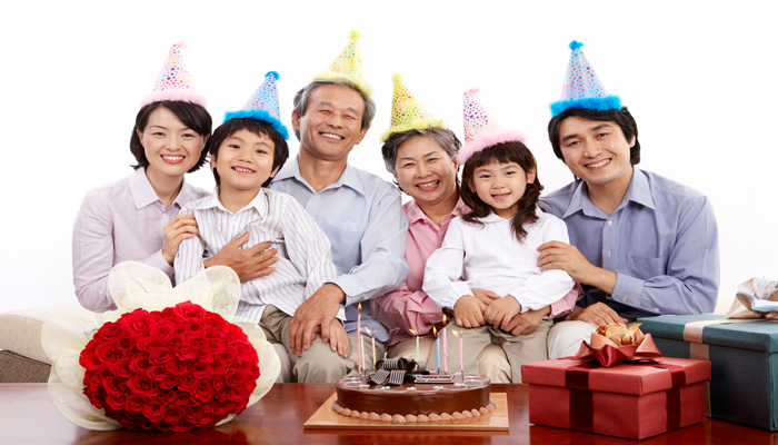 做梦梦见别人过生日好多人来庆祝
