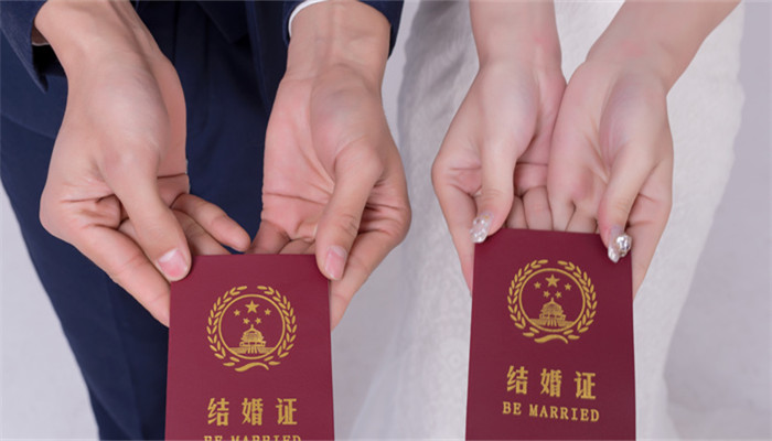 做梦梦见领结婚证是什么意思