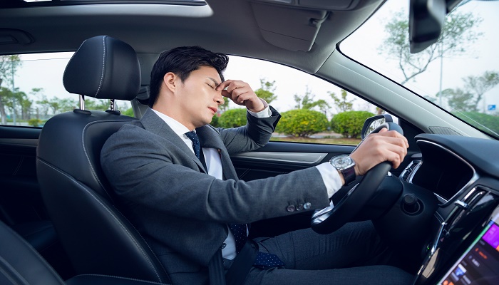 男人做梦梦见开车刹不住车