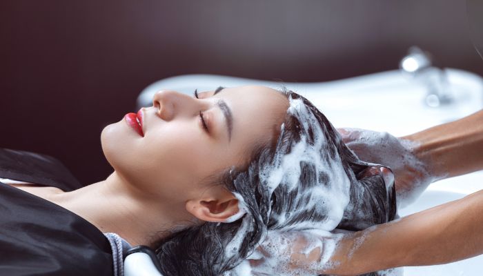 做梦梦见给别人洗头是什么意思 做梦梦见给别人洗头是什么预兆