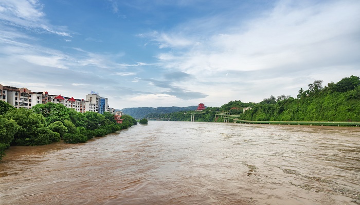做梦梦见大水淹路在水里走