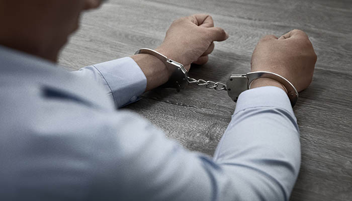 做梦梦见别人坐牢预示什么