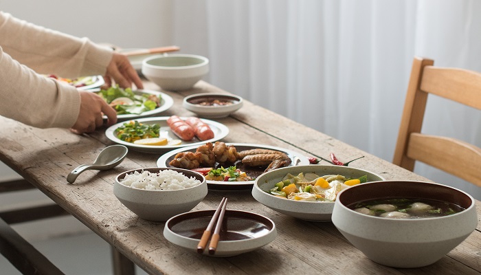 做梦梦见亲戚来家里吃饭是什么意思 做梦梦见亲戚来家里吃饭是什么预兆