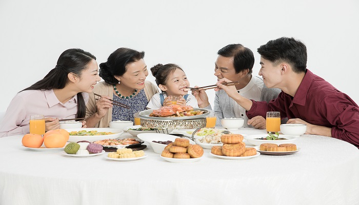 做梦梦见和亲戚一起吃饭是什么意思 做梦梦见和亲戚一起吃饭是什么预兆