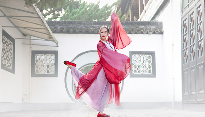 做梦梦见自己结婚穿红色嫁衣