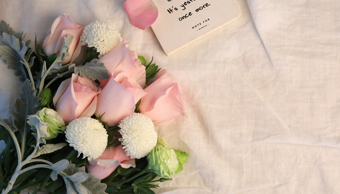 做梦梦见别人在送花没有送给我