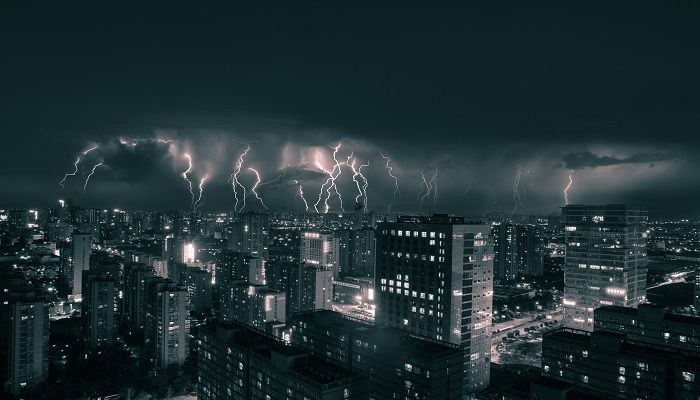 做梦梦见打雷闪电下大雨什么意思 做梦梦见打雷闪电下大雨预示什么