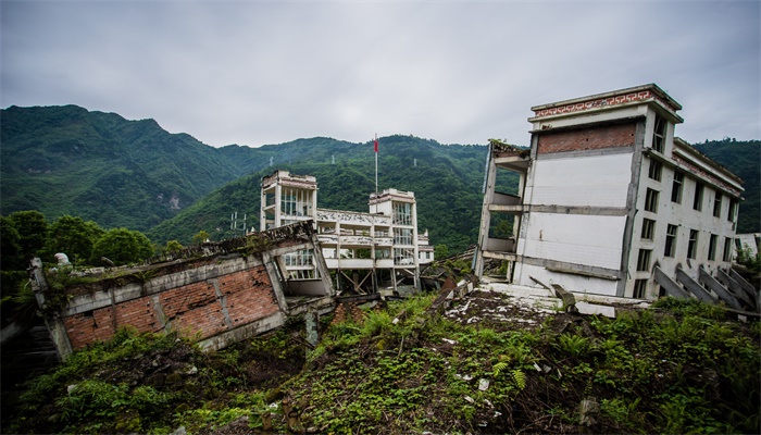 做梦梦见地震海啸