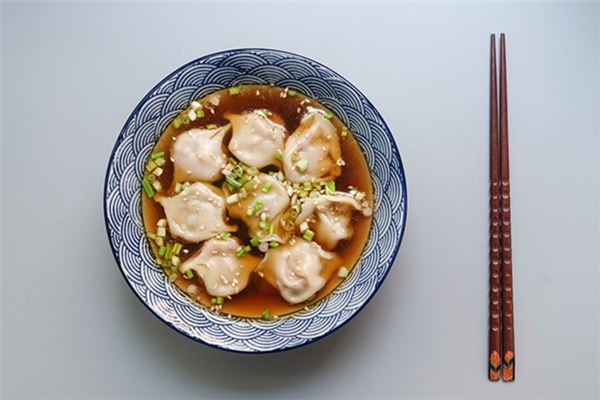 做梦梦见吃饺子是什么意思 做梦梦见吃饺子有什么预兆