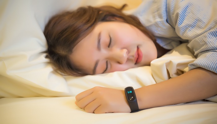 女人做梦梦见战争逃跑躲藏