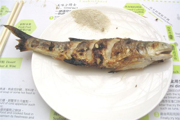 做梦梦见吃鱼是什么意思 做梦梦见吃鱼有什么预兆