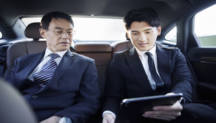 做梦梦见坐老板的车是什么意思 做梦梦见坐老板的车是什么预兆