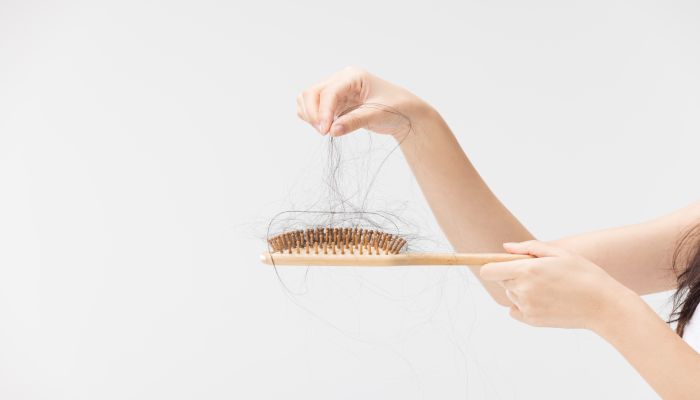 做梦梦见自己的头发掉了是什么意思 做梦梦见自己的头发掉了有什么预兆