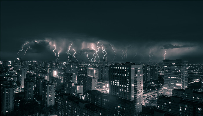 做梦梦见突然下大雨是什么意思