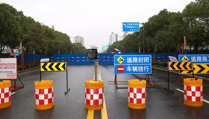 做梦梦见前方封路掉头