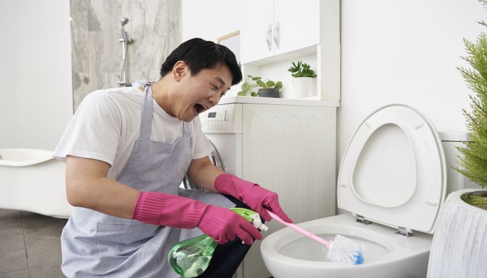 做梦梦见刷马桶是什么意思 做梦梦见刷马桶有什么预兆