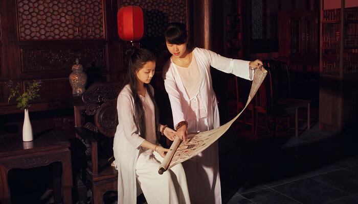 做梦梦见熟人出现身边