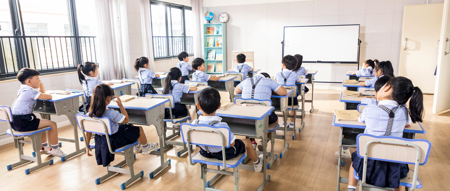 做梦梦见教室和同学的场景