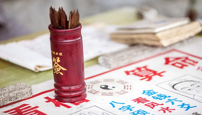 做梦梦见算命是什么意思 做梦梦见算命有什么预兆