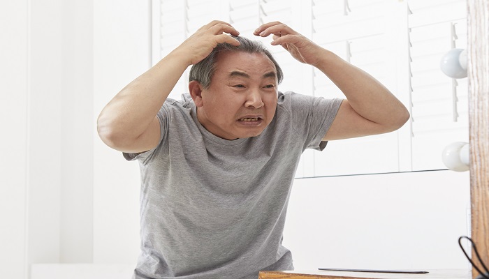 做梦梦见头发白了一部分是什么意思 做梦梦见头发白了一部分有什么预兆