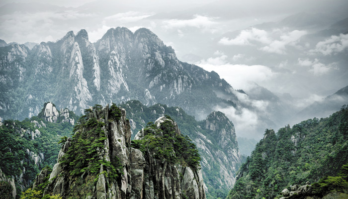 做梦梦见大山就在我面前