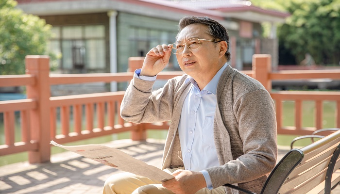 做梦梦见老头帮助自己