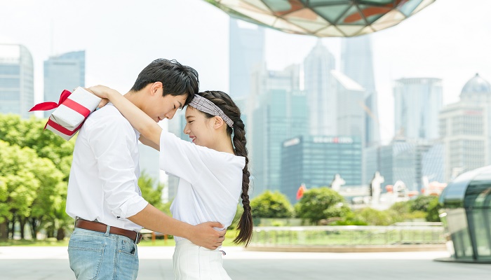 做梦梦见女朋友和别人在一起了